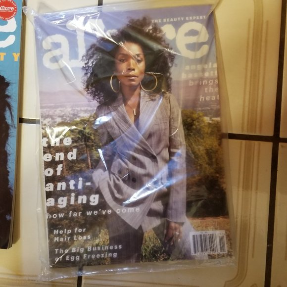 Allure and Glamour Magazine - Picture 3 of 10